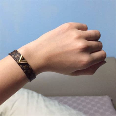 louis vuitton clover bracelet|Louis Vuitton bracelet size chart.